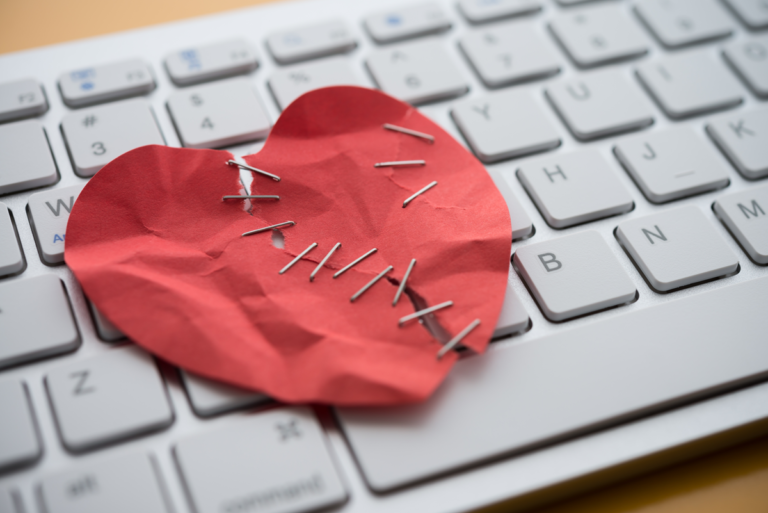 golpe do amor romance scam como identificar sinais de alerta
